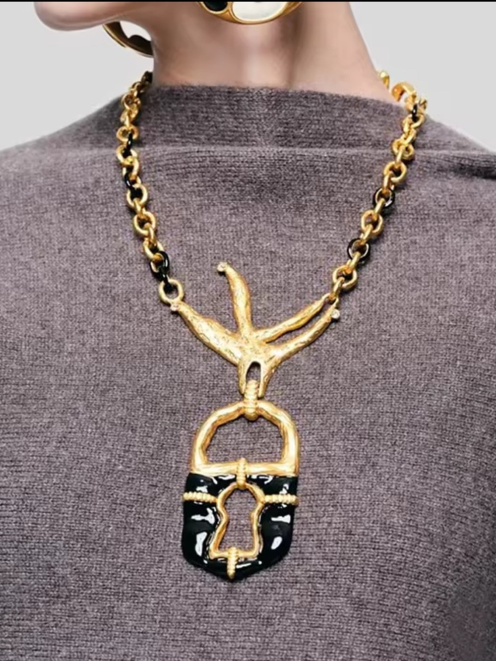 Fashion Jewelry yellow Gold and Black Padlock Pendant Chain Necklace